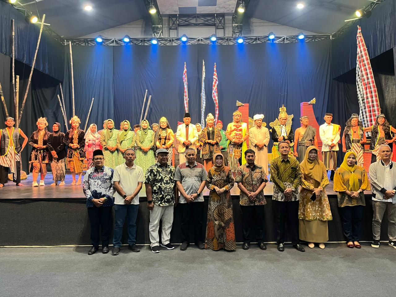 DINAS Pendidikan dan Kebudayaan Kabupaten Jombang menggelar pementasan rekonstruksi kesenian tradisional Gambus Misri Bintang Sembilan dari Desa Kendalsari, Kecamatan Sumobito.