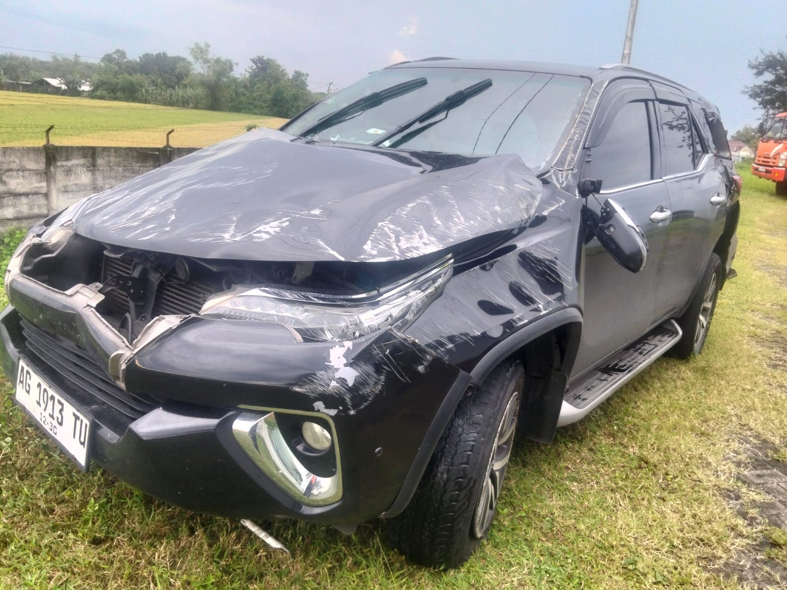  Kecelakaan lalu lintas tunggal terjadi di ruas Tol Jombang&ndash;Mojokerto KM 675+600 A Kecamatan Bandarkwdungmulyo Jombang, Selasa (17/3) siang.