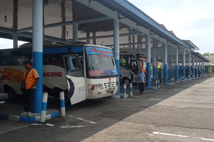   &nbsp;  SEPI: Kondisi Terminal Kepuhsari Kecamatan Peterongan yang mati suri.