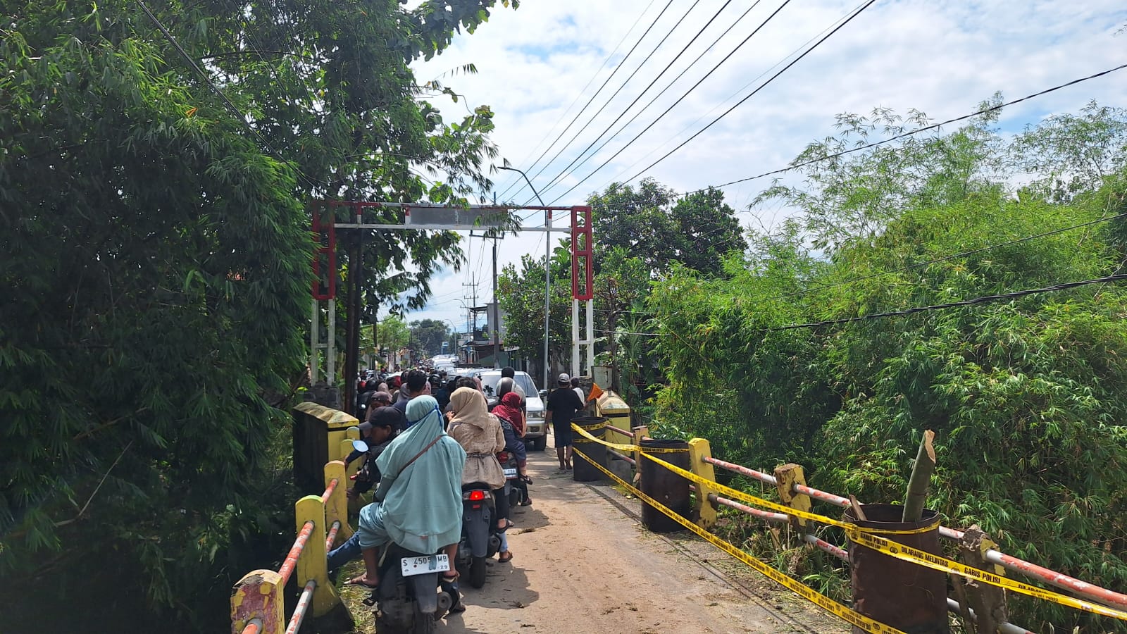 Jembatan di Dusun Kalibening, Desa Tanggalrejo rusak. 