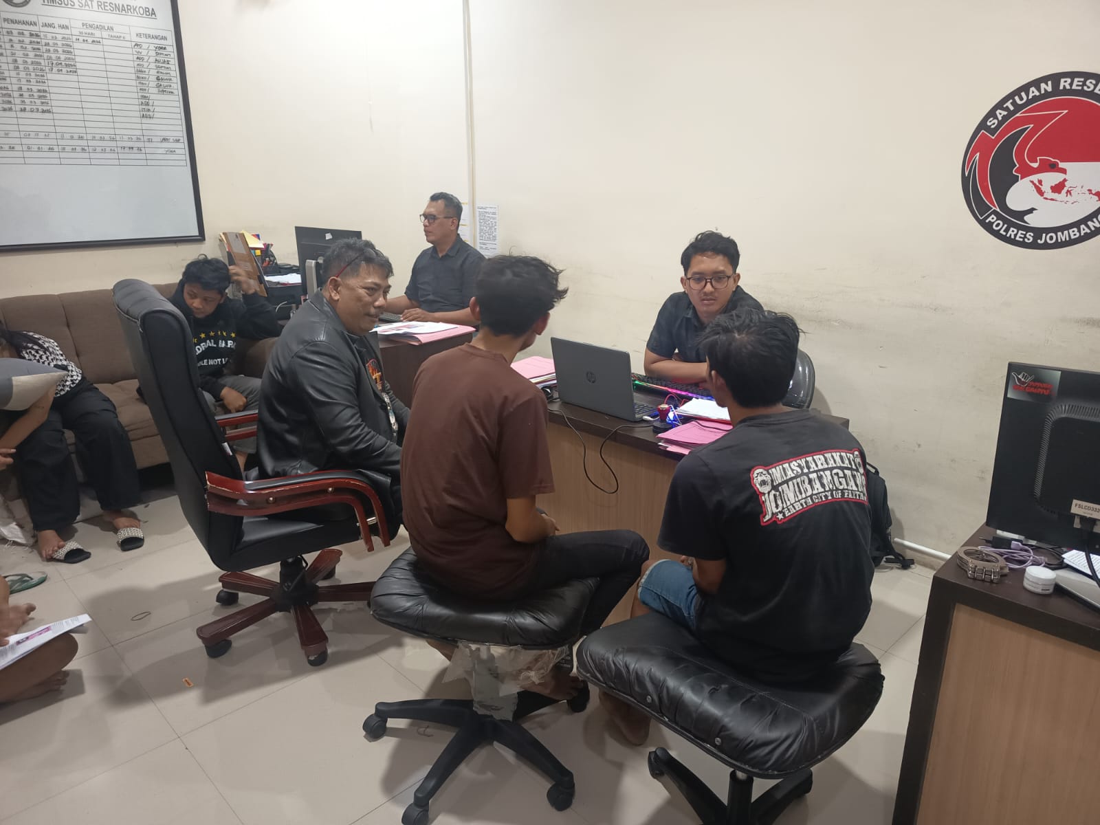DIRINGKUS: Satresnarkoba Polres Jombang menangkap kuli bangunan di Kecamatan Diwek  &nbsp;