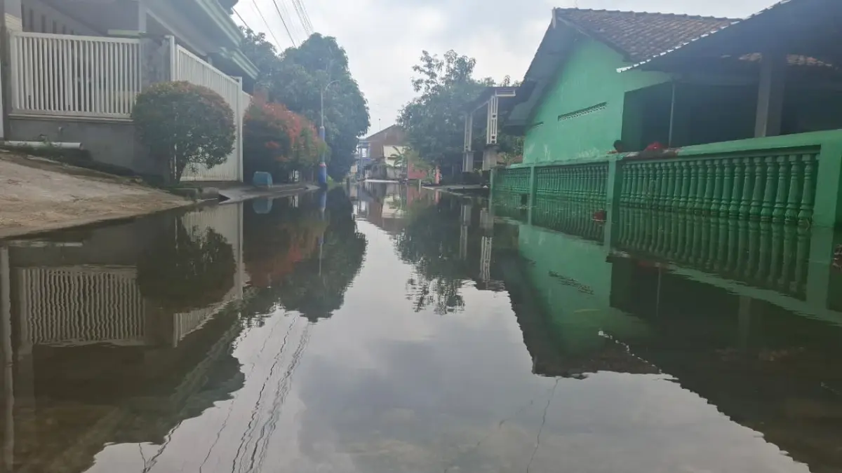 MASIH TERGENANG: Banjir luapan kali Marmoyo, masih merendam sejumlah desa di Kawasan utara brantas hingga Kamis (26/3) pagi
