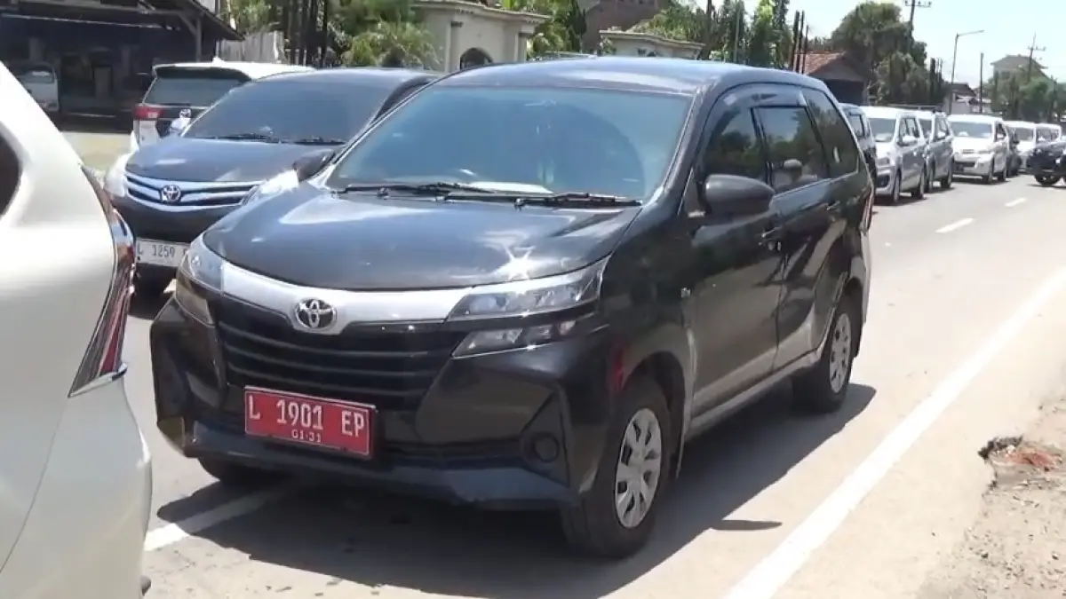Mobil pelat merah yang ikut macet-macetan saat lebaran di Jombang ternyata mobil dinas KPU Surabaya