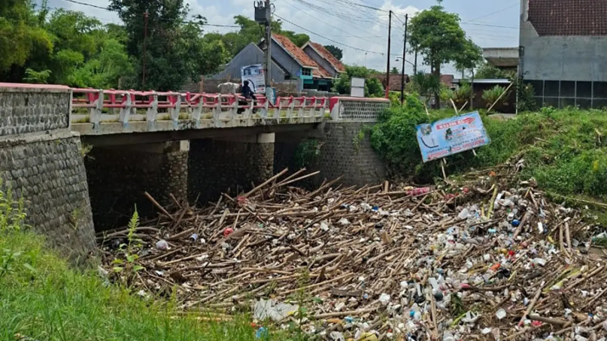 Kondisi Kali Catak Banteng di Desa Betek, Kecamatan Mojoagung, memprihatinkan