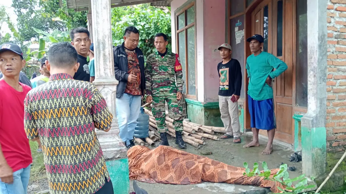 Jasad korban kesambar petir saat disemayamkan di rumah warga