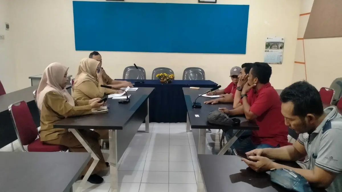 AUDIENSI: Dinas Tenaga Kerja (Disnaker) Kabupaten Jombang saat audiensi dengan PT SGS. 