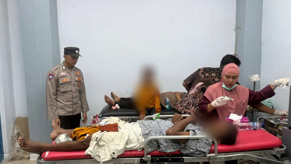 Kondisi ketiga korban kecelakaan di Ngusikan Jombang saat menjalani perawatan di faskes