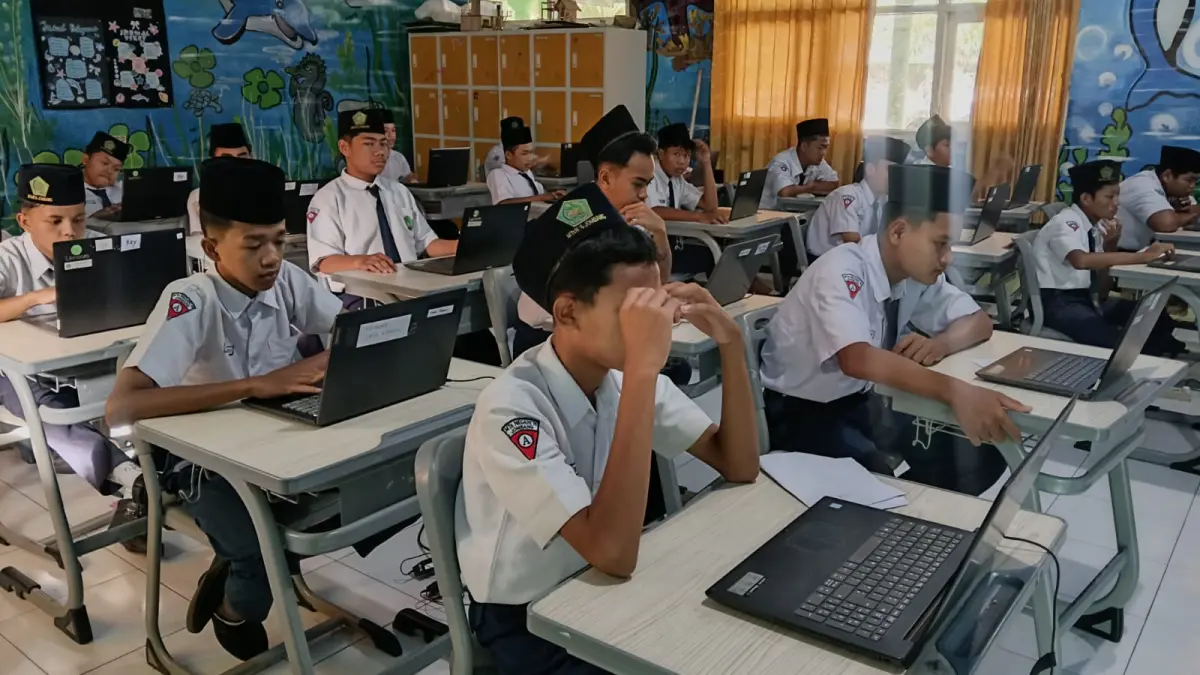 SEMANGAT: Siswa MTsN 16 Jombang mengikuti tryout TKA