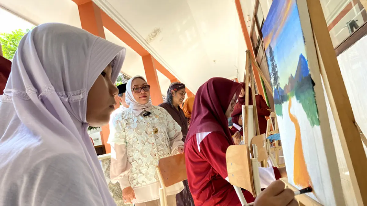  Menteri Pemberdayaan Perempuan dan Perlindungan Anak (PPPA) RI, Arifah Choiri Fauzi, melakukan kunjungan kerja ke Kabupaten Jombang, Jumat (3/4). 
