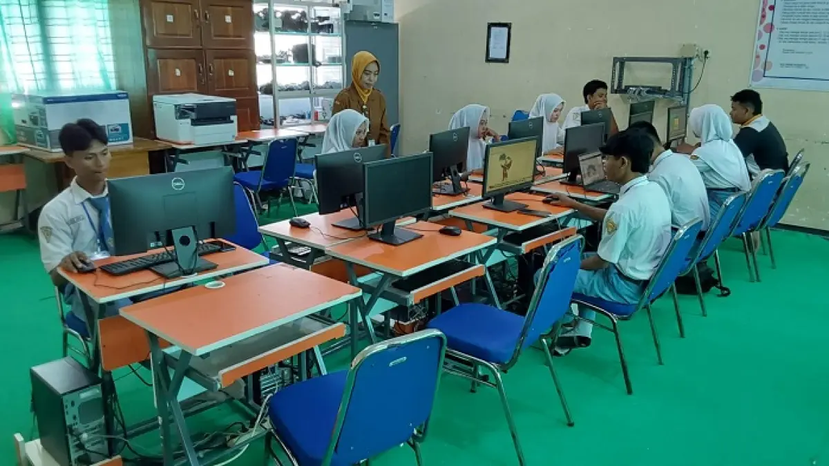 KONDUSIF: Pelaksanaan UKK di SMKN Gudo berlangsung lancar dan kondusif, Senin (6/4). 