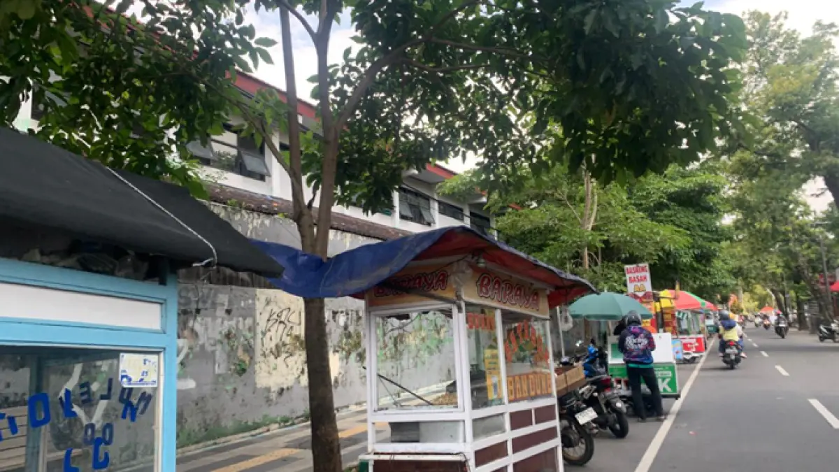 PKL di Jl KH Ahmad Dahlan