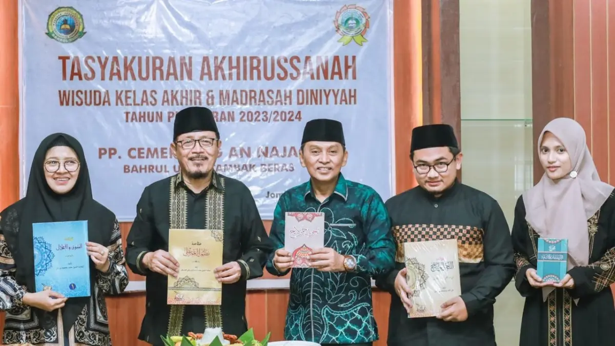 ALIM: Agus Ahmad Haidar Balya Lc SH bersama Ning Dina Rahmatul Ummah SSi, pengasuh Pesantren Cemerlang An-Najach