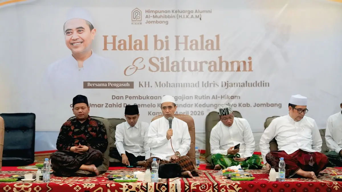 Himpunan Keluarga Alumni Al-Muhibbin (HIKAM) Kabupaten Jombang menggelar Halal Bihalal bersama Pengasuh di Masjid Pondok Pesantren Umar Zahid, Semelo, Kayen, Kecamatan Bandarkedungmulyo, Kamis (9/4) malam