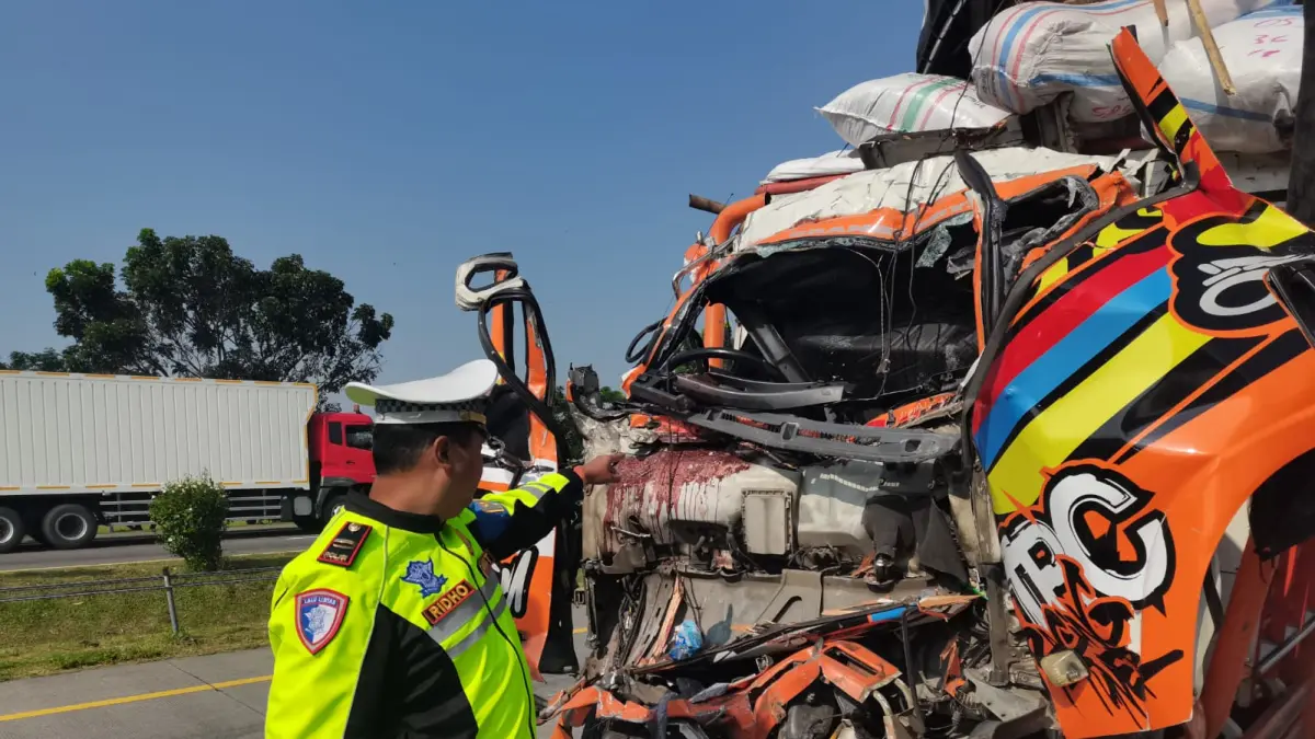 Polisi melakukan olah kejadian perkara di lokasi kejadian
