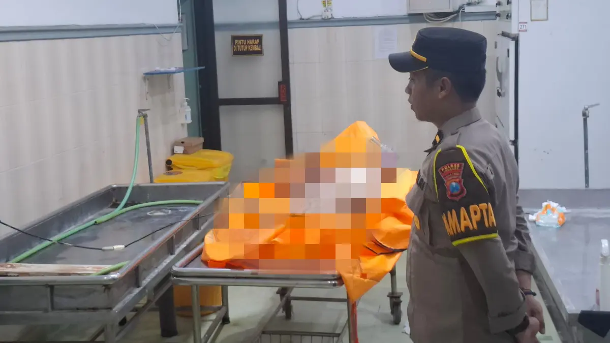 Jasad pria tanpa identitas yang kini disemayamkan di RSUD Jombang menunggu proses otopsi