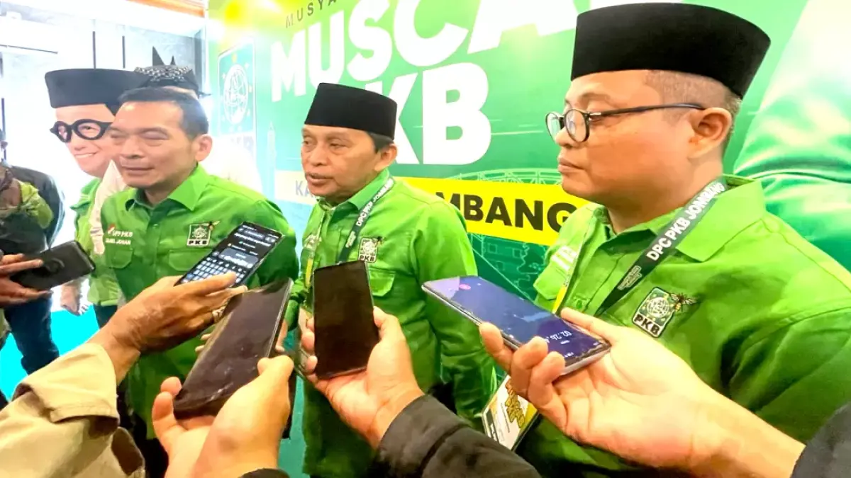 Wakil Ketua DPW PKB Jawa Timur, M. Subaidi Muchtar saat memberikan keterangan