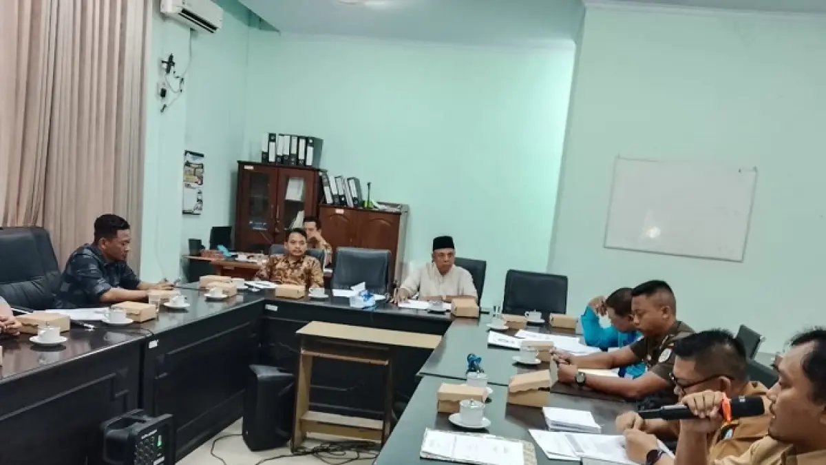 SERIUS: Komisi A DPRD Jombang menggelar RDP membahas terkait usulan CFD di Mojoagung, Senin (13/4).