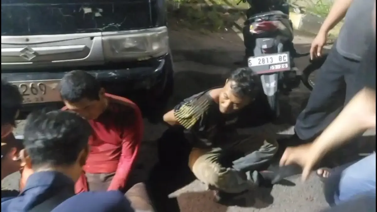 Pelaku Pencurian 25 Batang Rel Kereta Api di Jombang dibekuk polisi