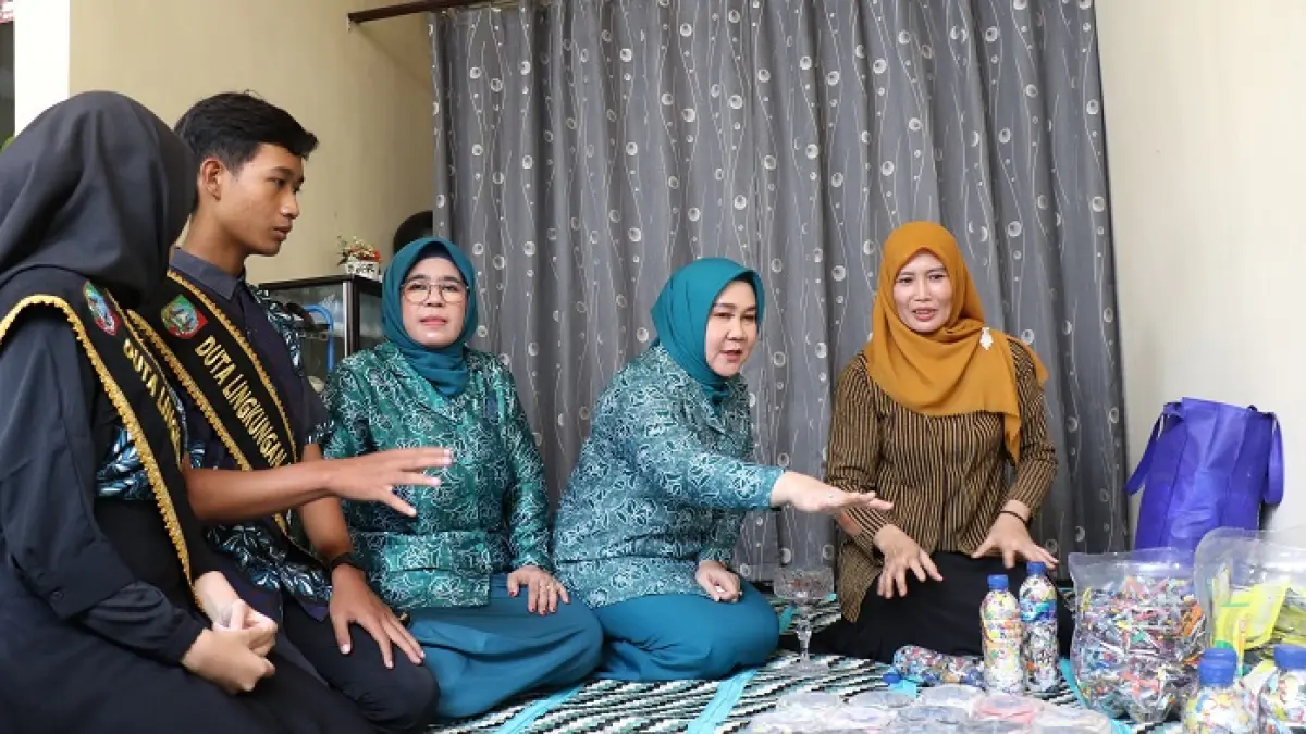 AKTIF: Ny Yuliati Nugrahani Warsubi saat mengikuti kegiatan TP PKK