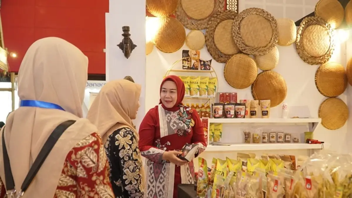 TELADAN: Ketua TP PKK Jombang, Ny Yuliati Nugrahani Warsubi