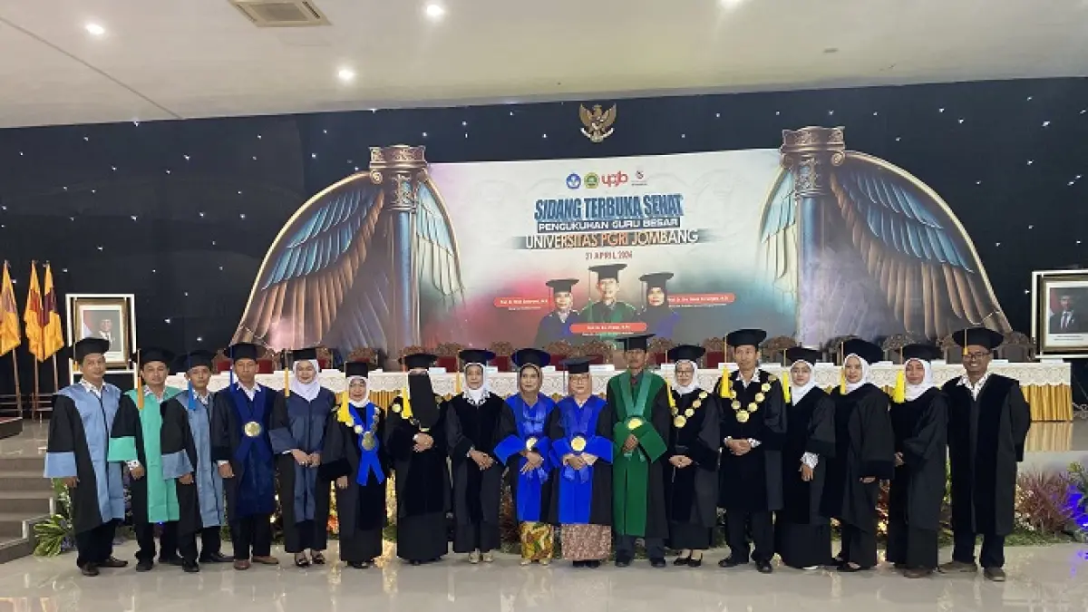 KOMPAK: Rektor Universitas PGRI Jombang (UPJB), Prof Dr Dra Munawaroh MKes, bersama anggota senat