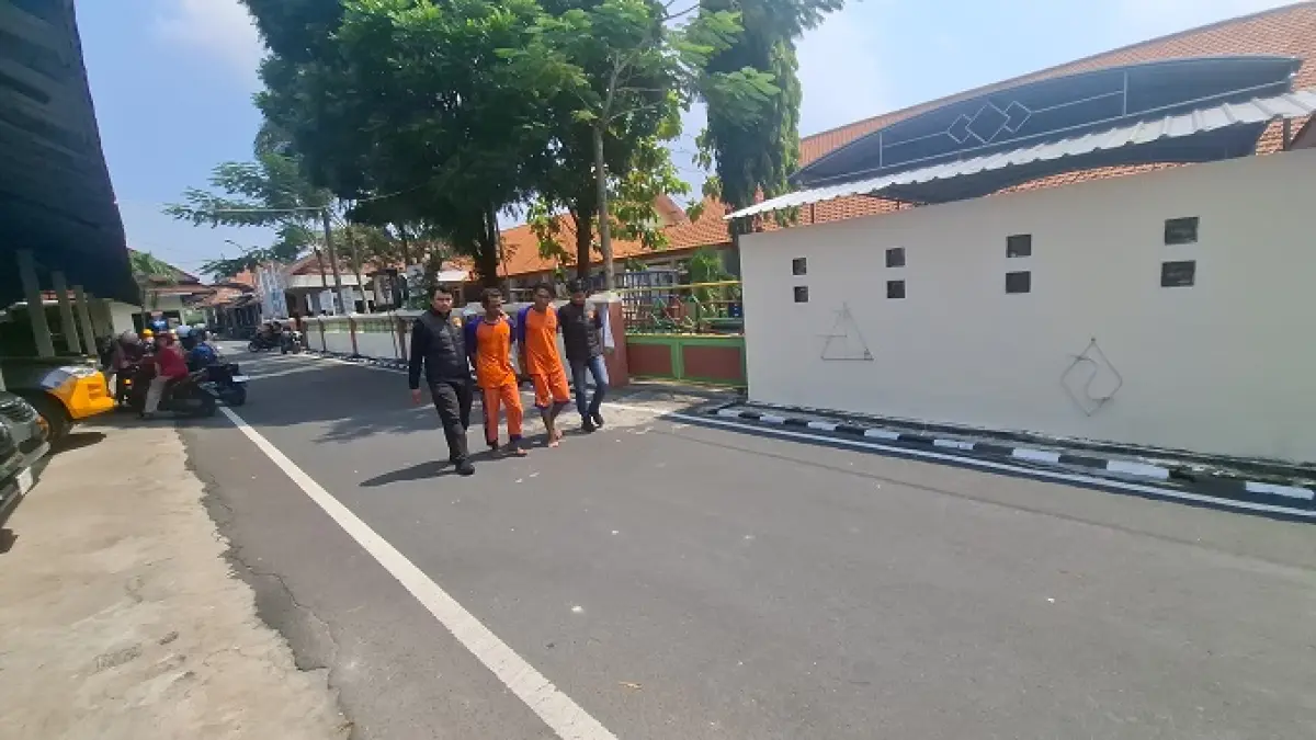 Satreskrim Polres Jombang berhasil mengungkap kasus penemuan jasad pria di aliran Saluran Induk Mrican Kanan, Dusun Paras, Desa Turipinggir, Kecamatan Megaluh, Minggu (12/4). 