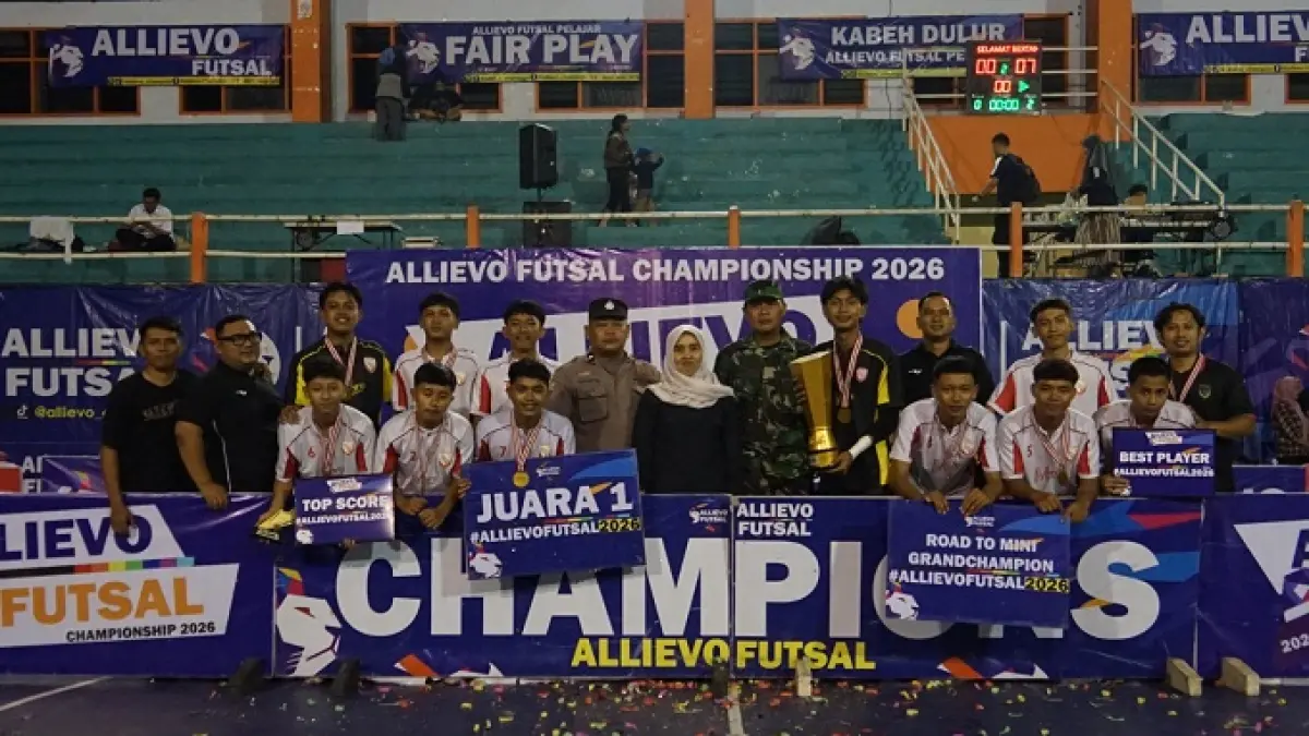 JUARA: SMAN Ngoro menjuarai turnamen Allievo Futsal Kabupaten Jombang 2026 di GOR Merdeka Jombang, Rabu (22/4) malam