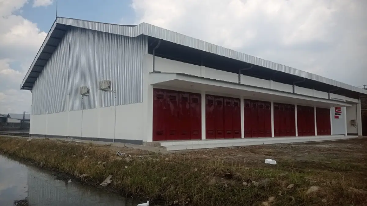 MASIH TERKUNCI: Gerai dan gudang KDKMP di Desa Mojongapit, Kecamatan Jombang yang rampung dibangun.