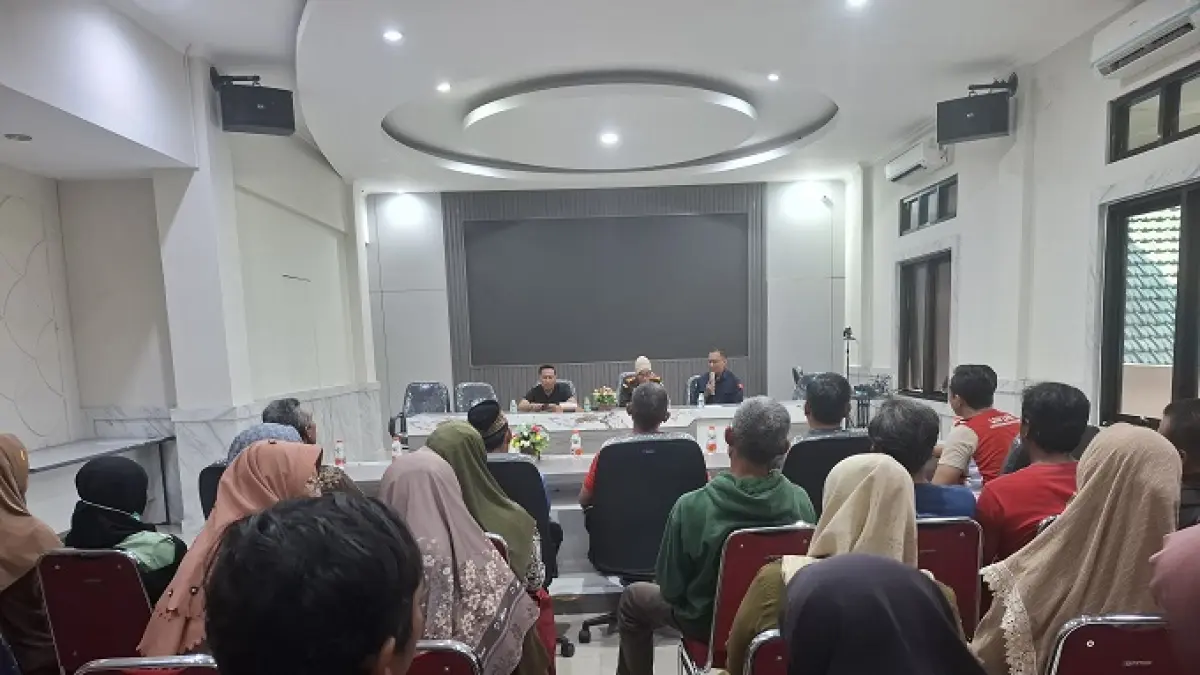 Belasan korban mendatangi Kejaksaan Negeri (Kejari) Jombang, Rabu (23/4)
