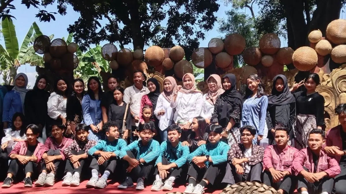 SINERGI: Kepala Disporapar Kabupaten Jombang, Nur Evva Maylia, S.TP., M.M. saat membuka kegiatan Festival 16.30 di Tirta Wisata Jombang, Sabtu (25/4).