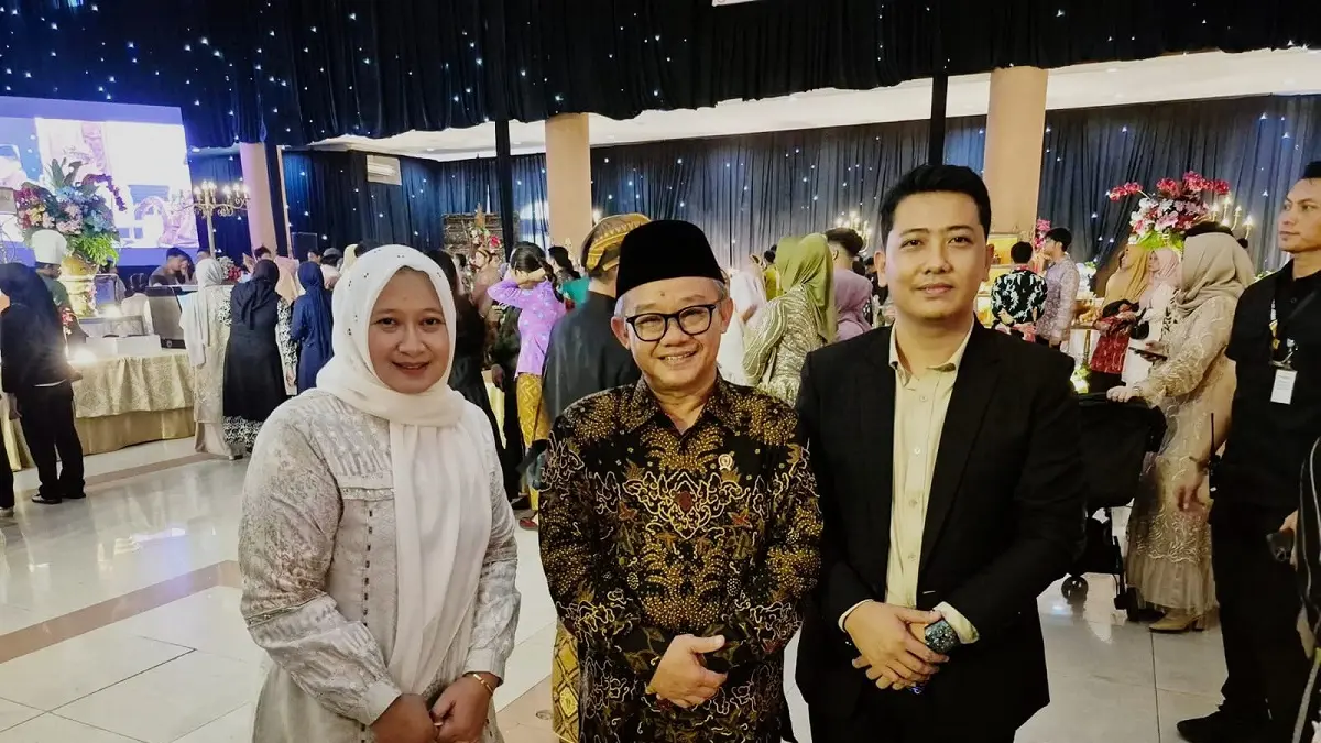 Hj. Arina Maulidia Agustin, S.PdI, COO PT Alfakarya Sinergi Indonesia (kiri)