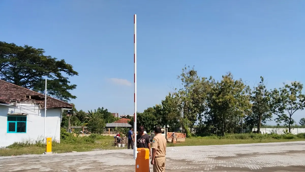 kondisi terminal barang baru di Kecamatan Perak hingga kini belum beroperasi 