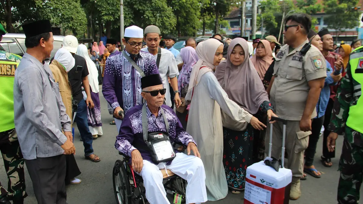 TAMU ALLAH: CJH 2025 saat berangkat haji di Pendopo Kabupaten Jombang. 