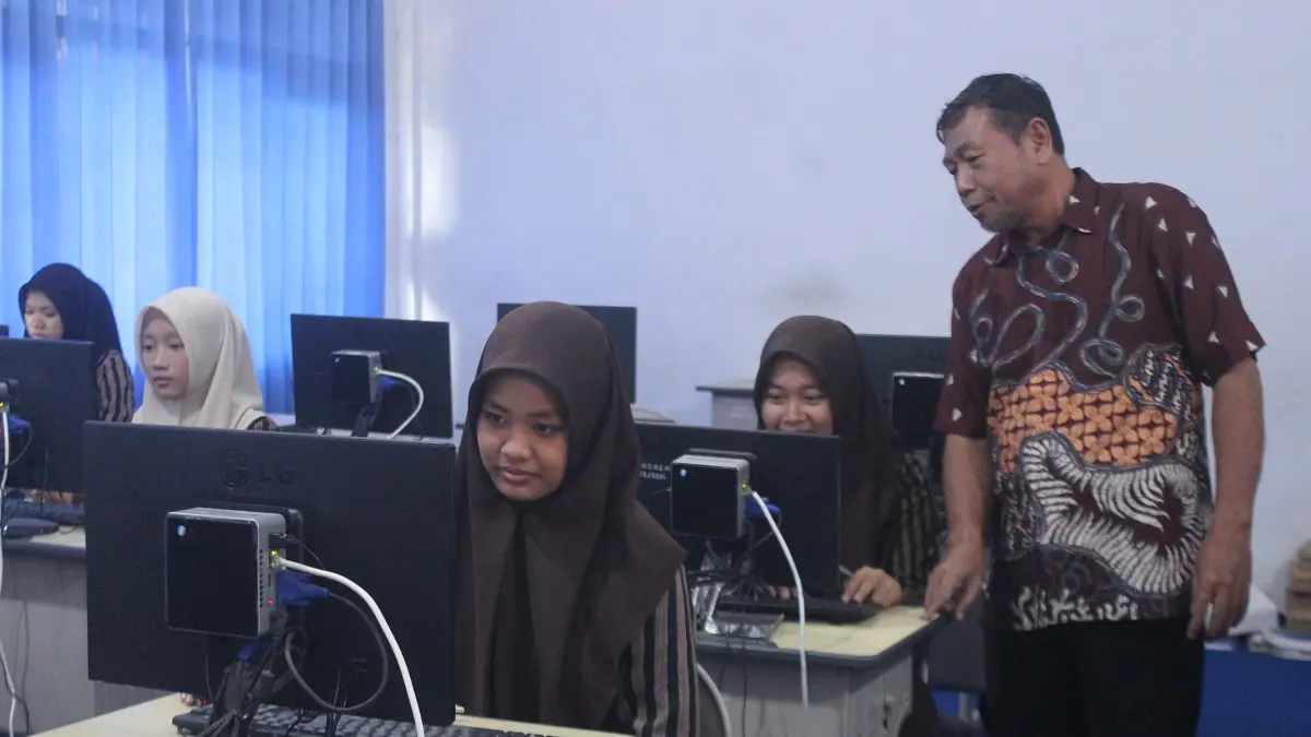 FOKUS: Siswa SMAN Mojoagung saat mengikuti tryout TKA (30/10).