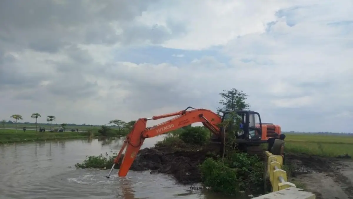 DIKEBUT: Normalisasi Afvour Dero di Kecamatan Kesamben untuk menekan risiko genangan air.