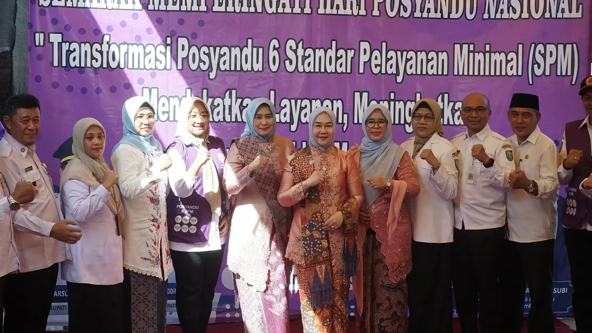 KOMPAK: Ketua Tim Pembina Posyandu Kabupaten Jombang, Yuliati Nugrahani Warsubi, didampingi Ema Erfina Salmanudin, serta Ketua DWP Kabupaten Jombang Lilik Agus Purnomo.