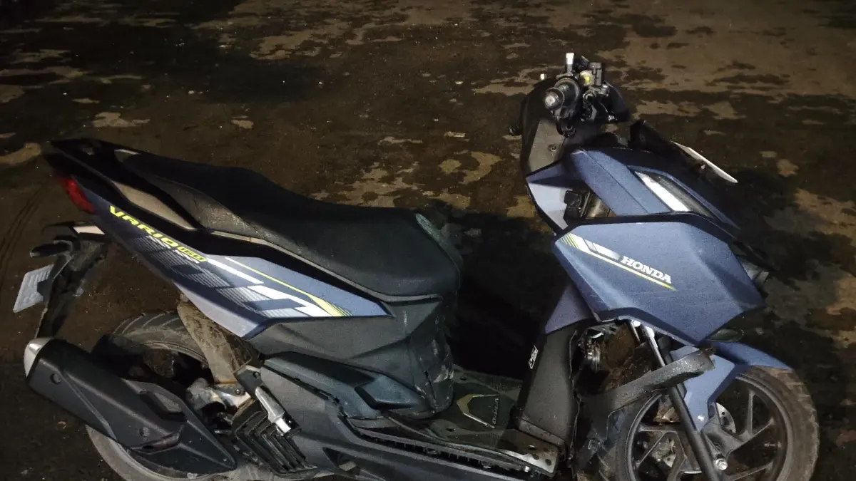 Kecelakaan tunggal melibatkan sepeda motor terjadi di Jalan Raya Desa Kepuhkembeng, Kecamatan Peterongan, Kabupaten Jombang, Jumat (1/5) dini hari