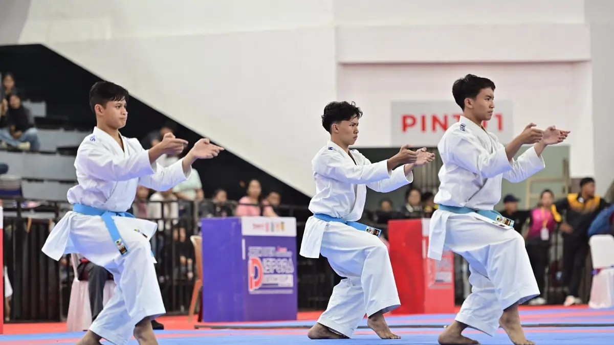 TANGGUH: Dari kiri, Keanu Rayyan, M Eyzar dan Malvian Dwi saat mengikuti Kejurda Inkanas Piala Kapolda Jawa Timur di Gelora Pancasila (28-29/3). Ketiganya bakal mengikuti Kejurnas Piala Ketua Umum PB Forki.