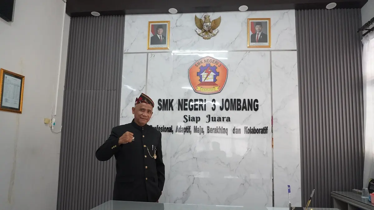 Drs Khasanuddin MMPd, Kepala SMKN 3 Jombang