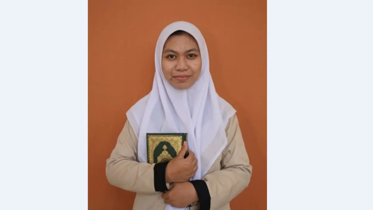 Fazluna Naureen Asqolani, Kelas 12 SMA Islam Terpadu Misykat Al Anwar PP Al-Aqobah 1 Jombang