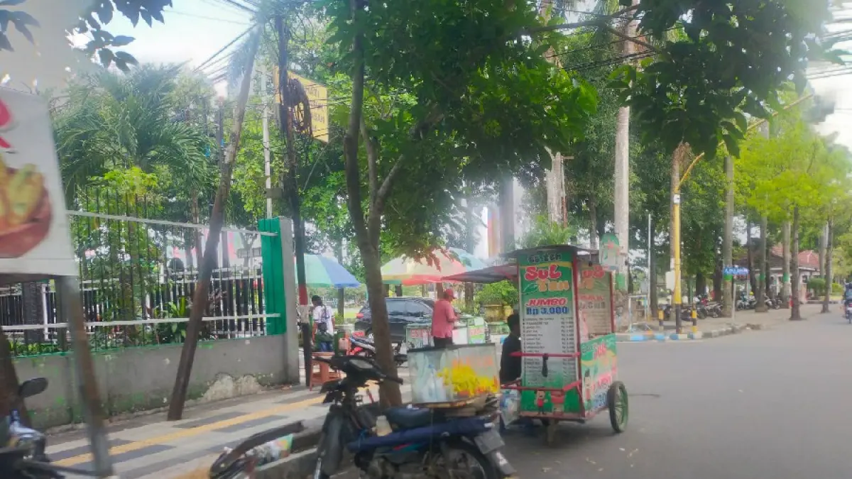 PKL yang kembali menjamur di sekitaran alun-alun Jombang