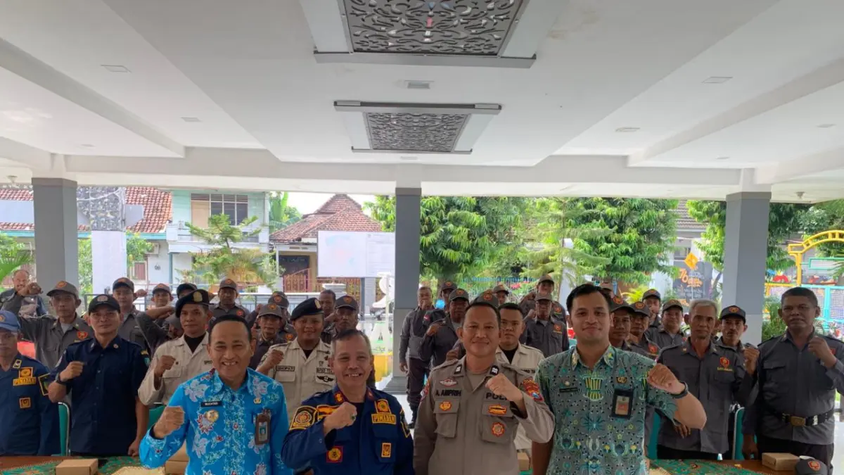 SINERGI BERSAMA: Lurah Jombatan Evodie Demas Sugandy bersama seluruh peserta dan tamu undangan di pendopo Kelurahan Jombatan, Kamis (30/4). 