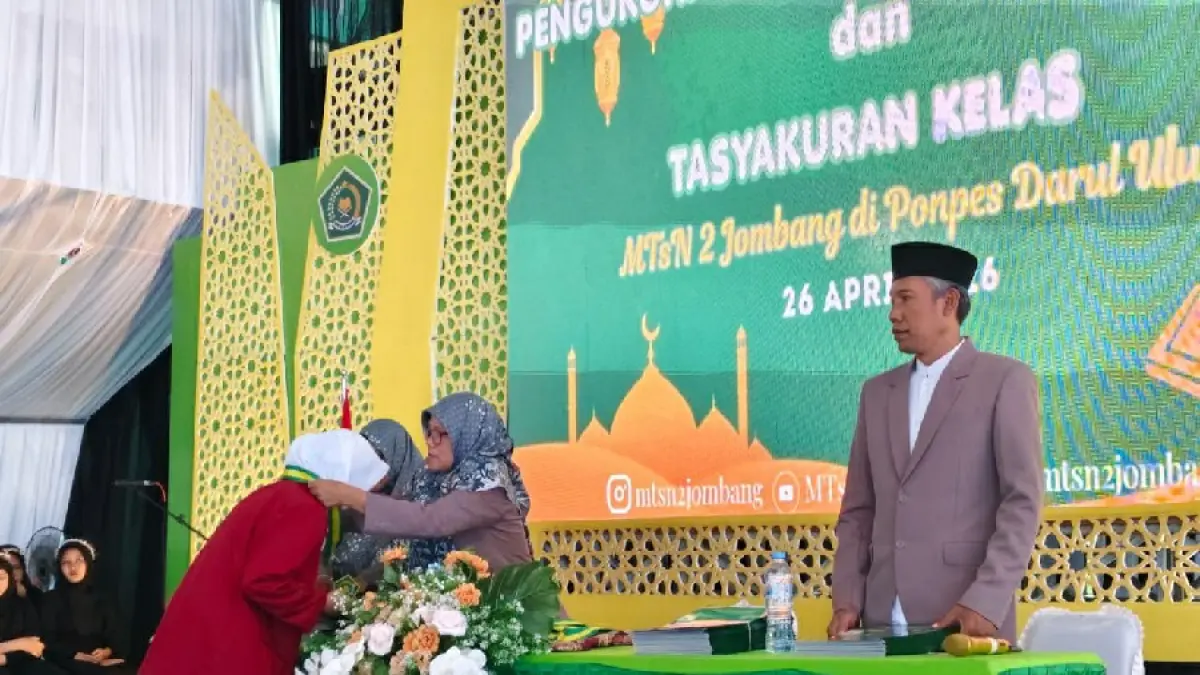 Siswa kelas 9 MTsN 2 Jombang PP Darul Ulum yang dikukuhkan, (26/4).