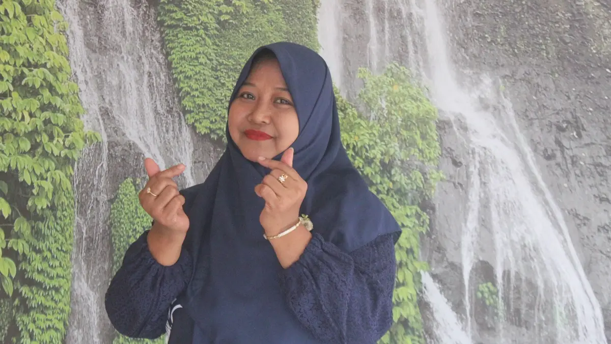Linda Widyastuti, S.S., S.Pd, guru SMAN Mojoagung