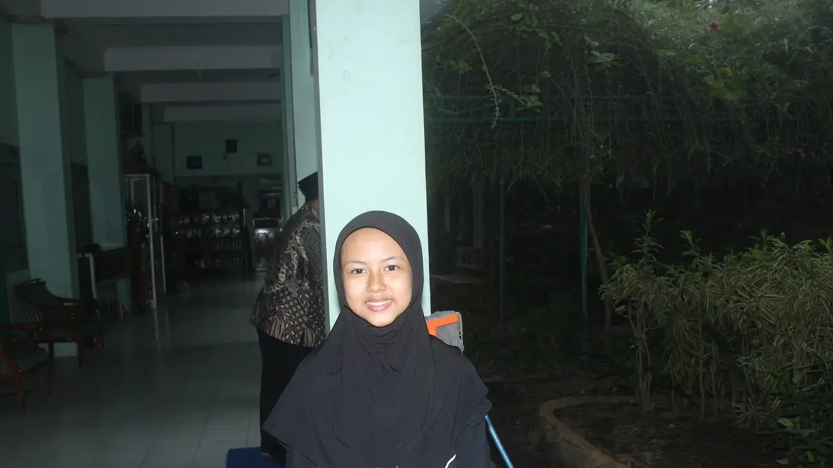 Bening Airaisyah, Kelas 7-D SMP AWH Tebuireng