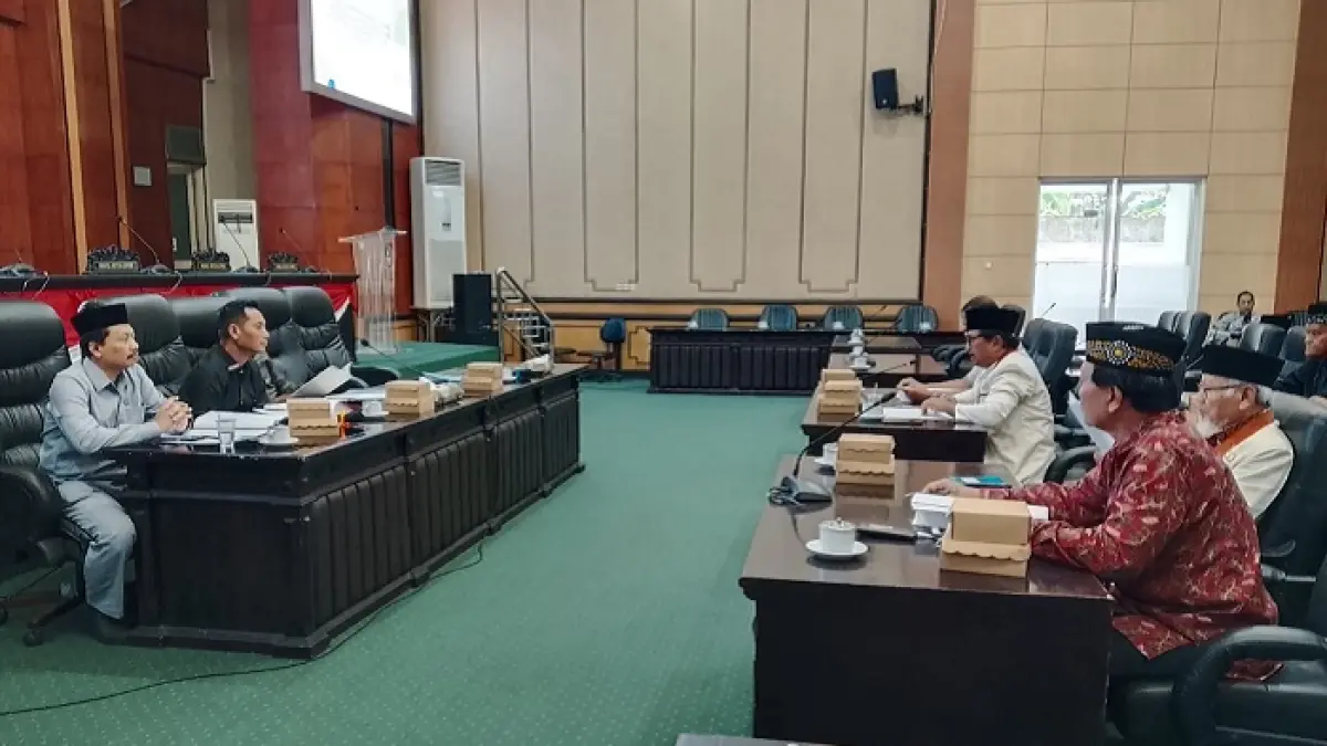 KERJA CERDAS : Bapemperda DPRD Jombang melakukan pembahasan Raperda Trantibumlinmas, Kamis (7/5)