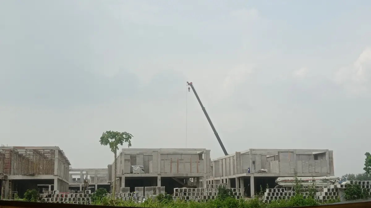 pembangunan gedung Sekolah Rakyat permanen di Desa Tunggorono, Kecamatan Jombang beroptensi molor