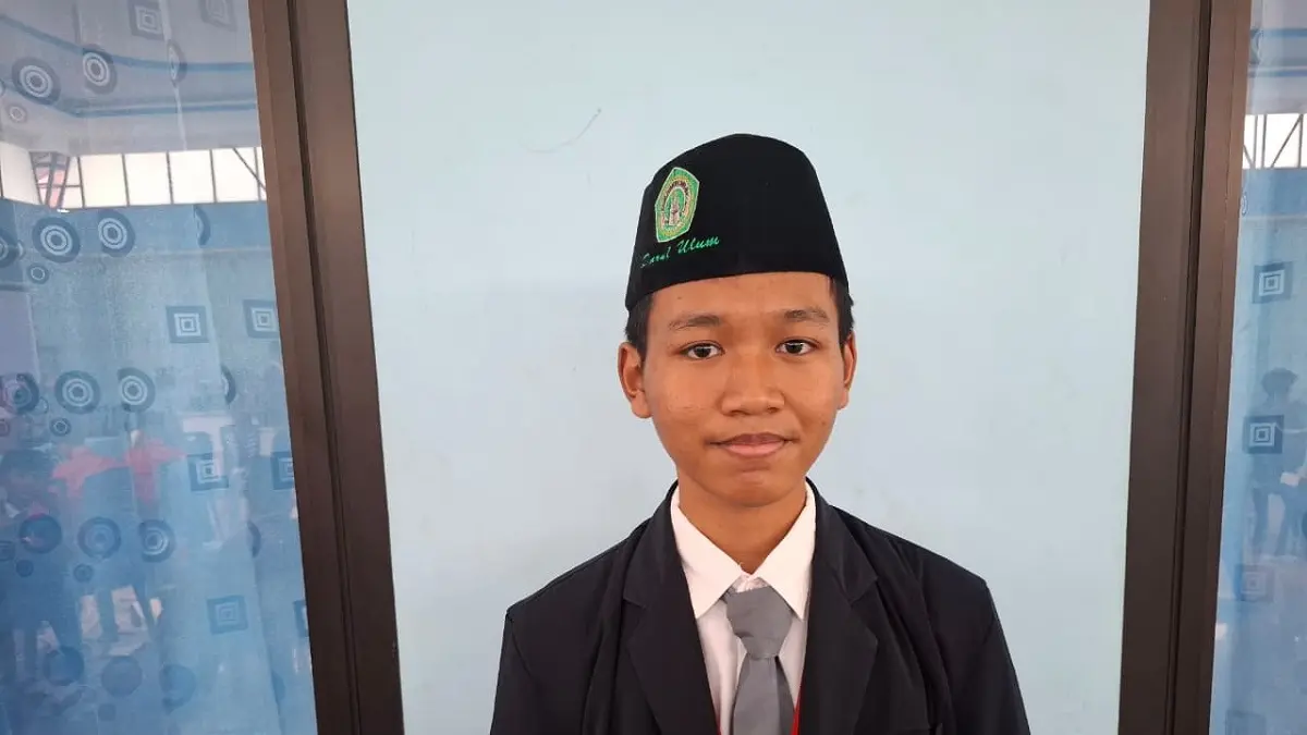  Fadjroel Rachmadn Putra Prasetyo, Kelas XI SMA Darul Ulum 2 Unggulan BBPT