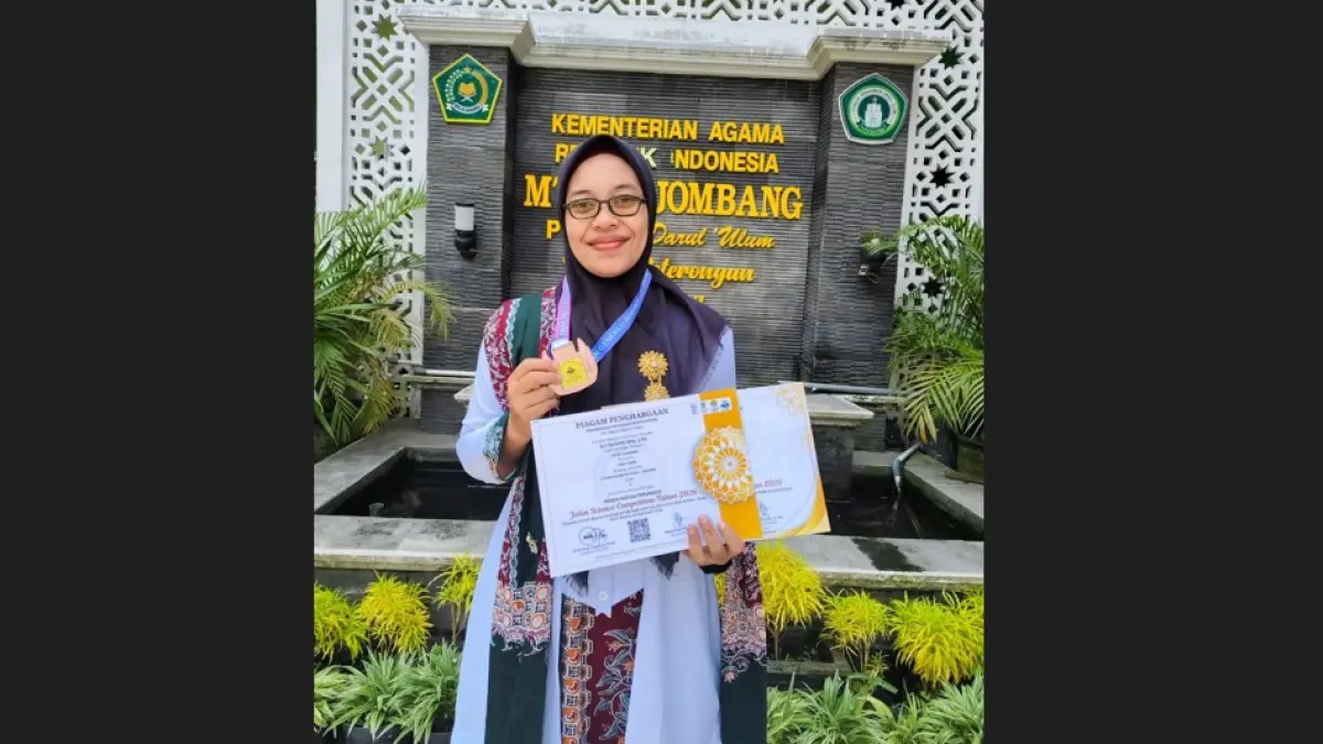 Ely Novito Sari, SPd, guru MTsN 2 PPDU Rejoso Peterongan 