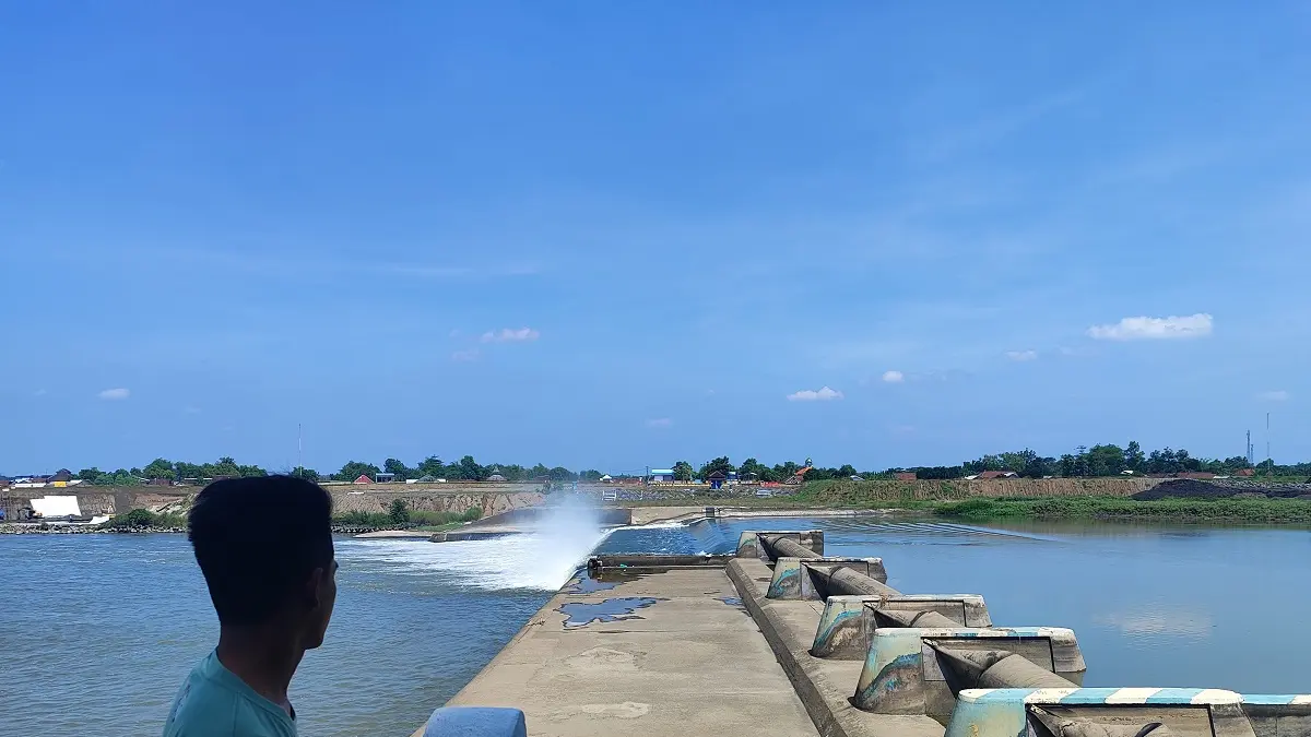 pintu nomor enam Bendung Karet Jatimlerek, Kecamatan Plandaan Jebol